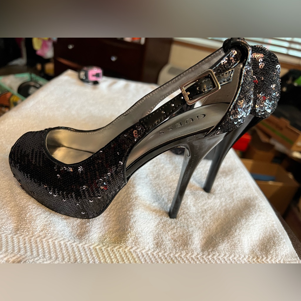 Guess Sequence Heel